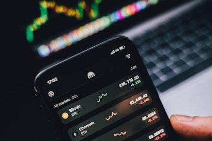 Discover How ALGO, FXS, HNT Defy Market Slump with 20% Surge