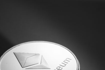 Crypto Titans: Unveiling 3 Tokens Thriving Amid Trump’s Tariff Storms