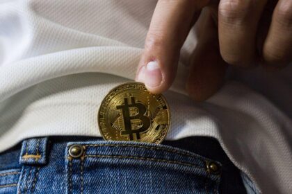 Bitcoin ETFs Surge as Trump’s Fed Threat Ignites Investor Rush