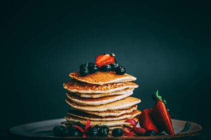 PlanB Boldly Eyes $400K Bitcoin, Analysts Sound Urgent Warning