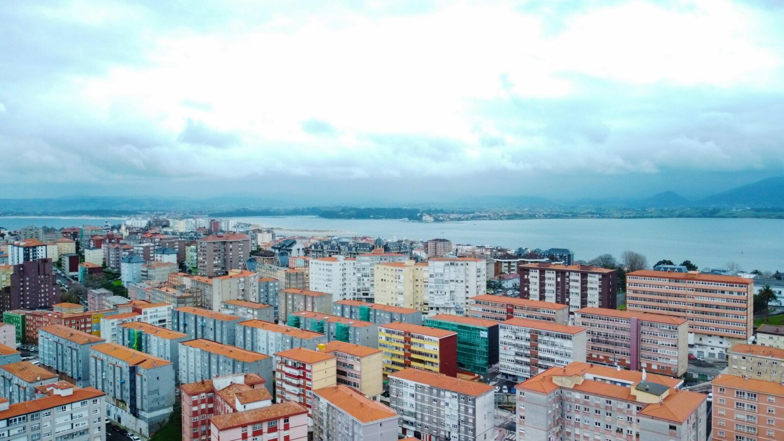 Santander’s Crypto Leap: Stablecoin Plans Spark Financial Revolution?