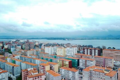 Santander’s Crypto Leap: Stablecoin Plans Spark Financial Revolution?