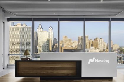 Discover Altcoins Soaring as Nasdaq 100 Breaks Records!