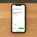 Unlock Crypto Potential: Robinhood vs. Coinbase—Which Dominates the Market?