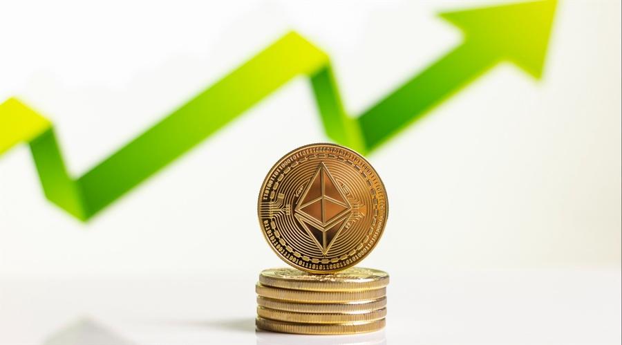Trump vs. Powell: How BTC’s Flatline Could Shake Markets