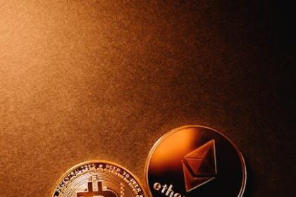 Race Heats Up: Solana, Aptos Vie for Wyoming’s Stablecoin Crown!