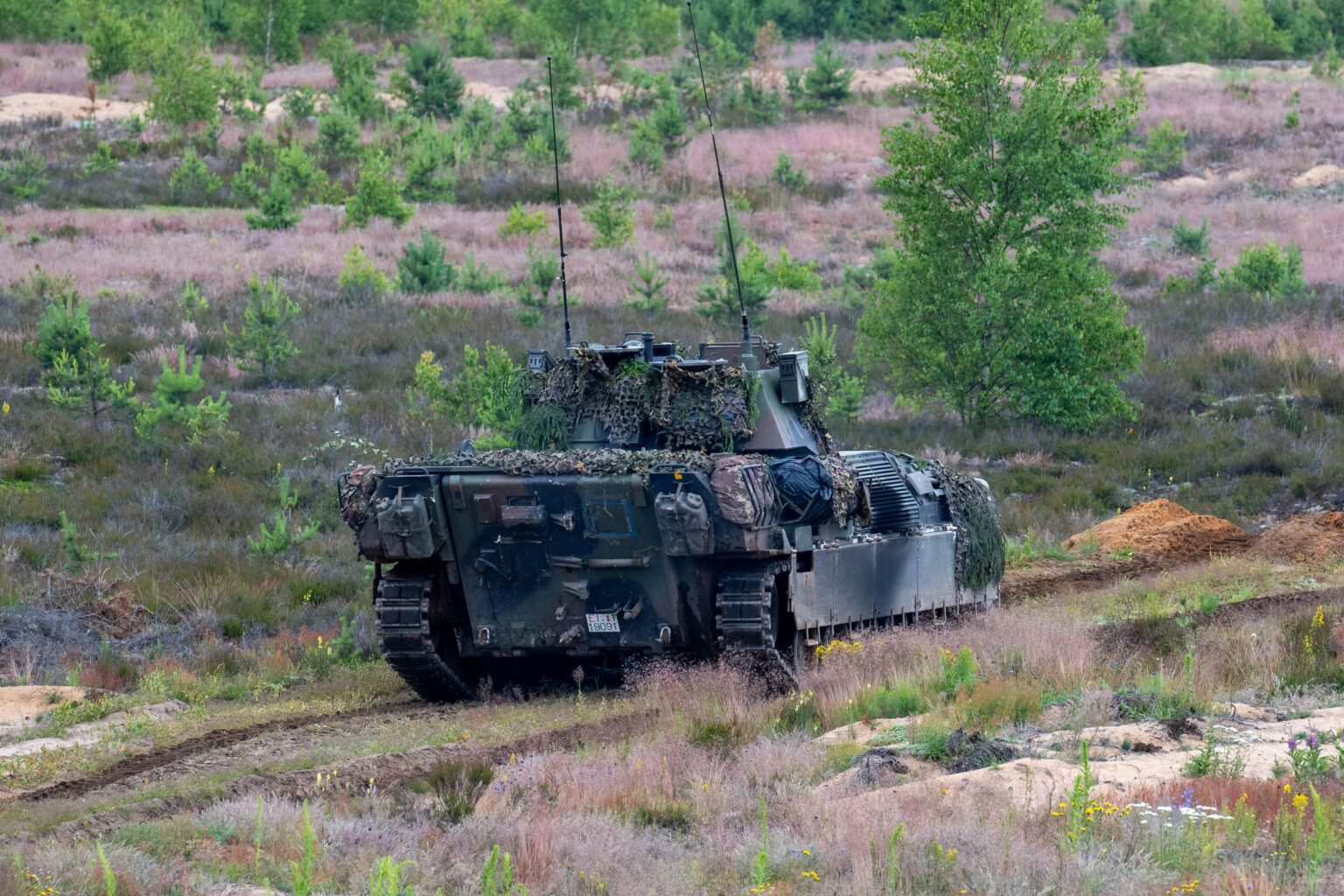 Markets Quake: Trump’s Tariff Moves Shake Dow Jones 100 Points