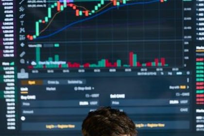 Fed Cuts Loom: Economist’s Shock Future Prediction for Bitcoin Struggles