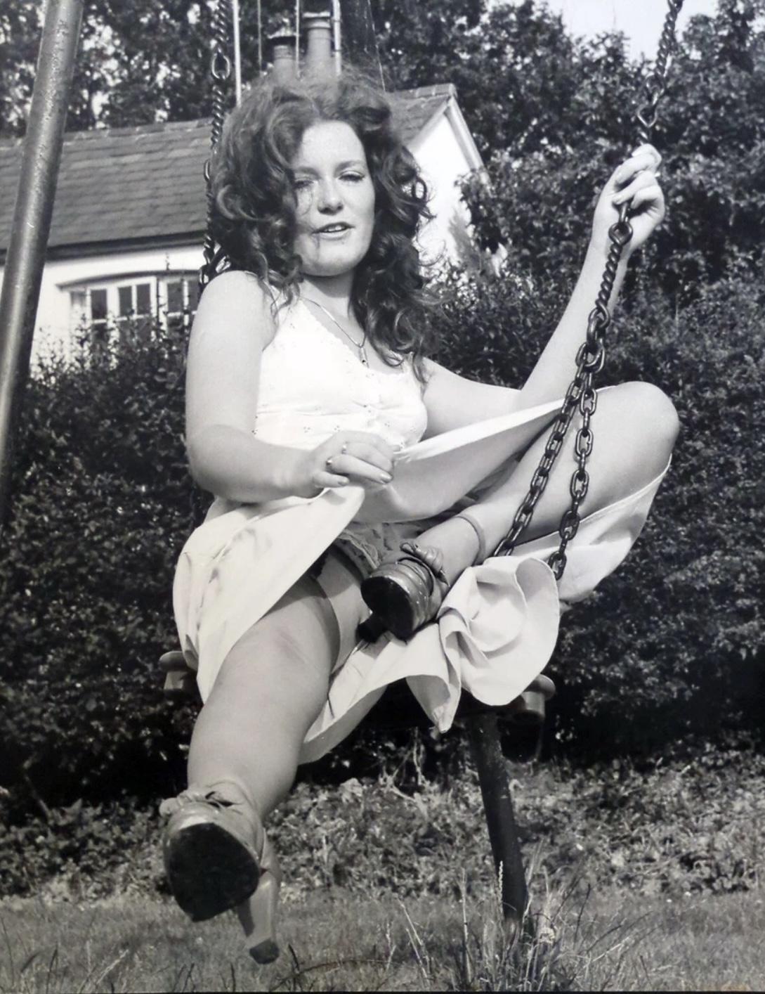 Aave’s Crypto Crisis: Will $227 Support Hold as $390 Dream Fades?