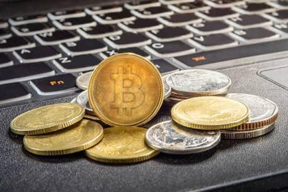 Bitcoin Plunges Below $113k: On-Chain Weaknesses Unveiled Amid Surging Altcoins!