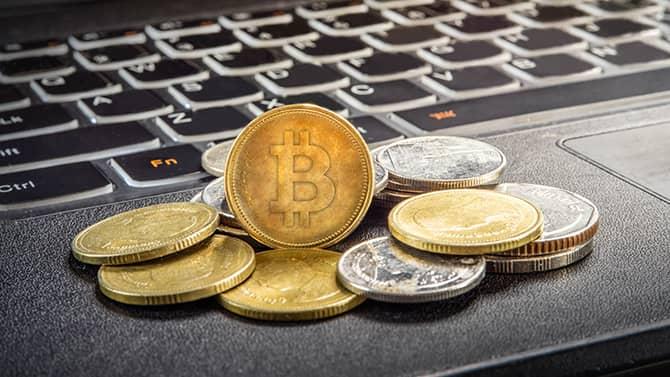Bitcoin Plunges Below $113k: On-Chain Weaknesses Unveiled Amid Surging Altcoins!