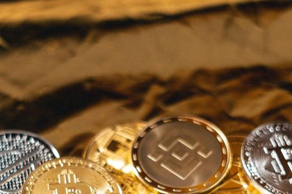 Crypto market crashes as Fear and Greed and Altcoin Season Index slips