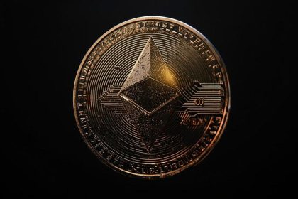 HBAR price at risk of a deeper dive, key DeFi metric plunges