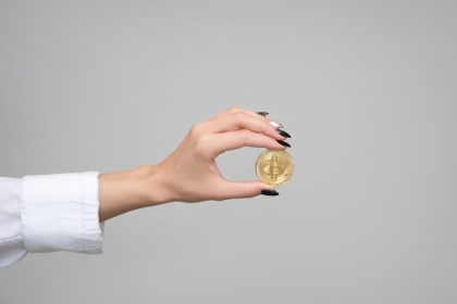Crypto calm before the storm: BTC bounces, altcoins flounder