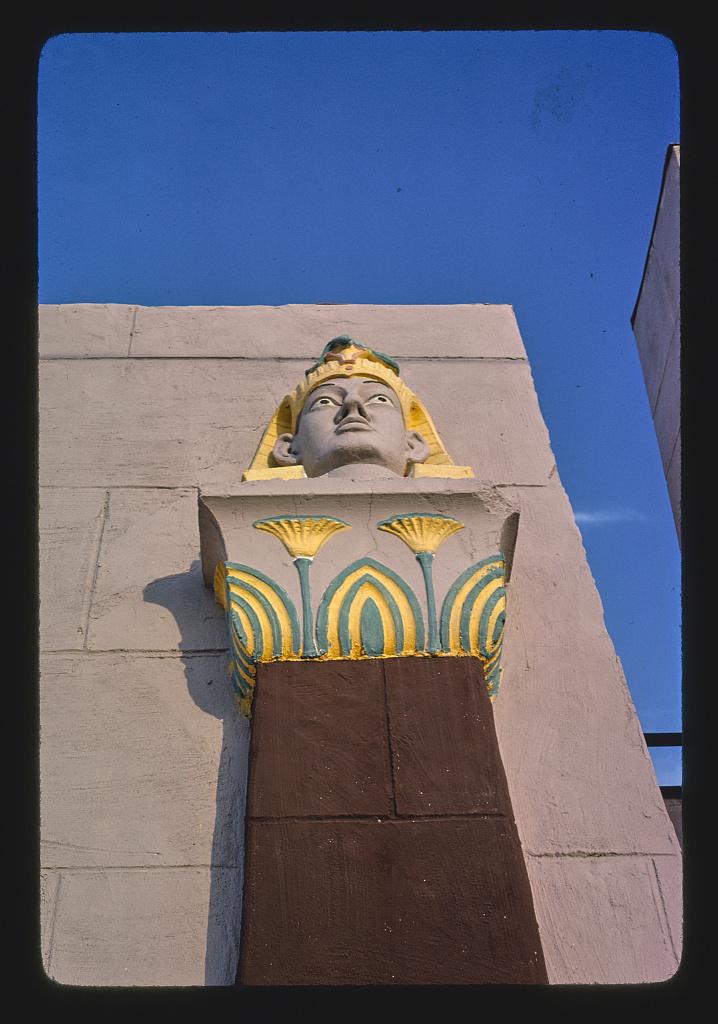 Avalanche price holds near $9.70 as U.S. 'digital commodity' ruling meets subnet growth