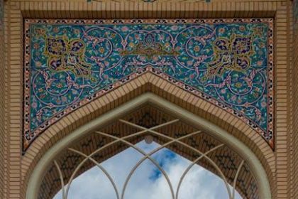 Bitcoin and Ethereum drop as Iran raises Hormuz war risk