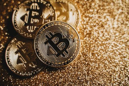 Bitcoin stabilizes at $66K as SIREN jumps and PI rebounds