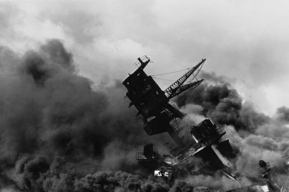 Iran launches Hormuz attack on US destroyers