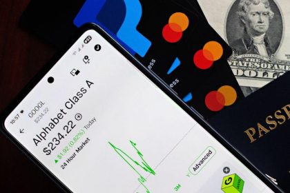 Robinhood opens AI-powered trading to all users, sending HOOD stock past $100