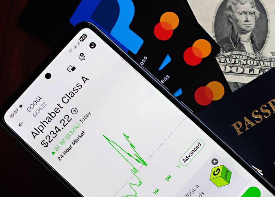 Robinhood opens AI-powered trading to all users, sending HOOD stock past $100