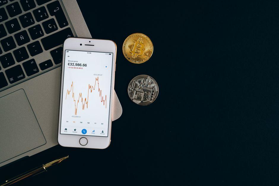 Coinbase launches tokenized SpaceX shares after IPO chaos