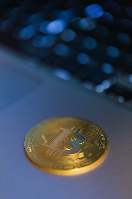 Bernstein backs Coinbase’s bold expansion with $330 price target