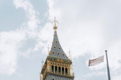 Trump backs UK stablecoin pact as CLARITY Act faces bank revolt