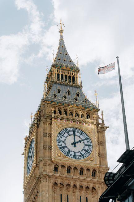 Trump backs UK stablecoin pact as CLARITY Act faces bank revolt