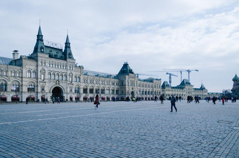 EU targets 14 crypto operators and 94 banks in Russia sanctions