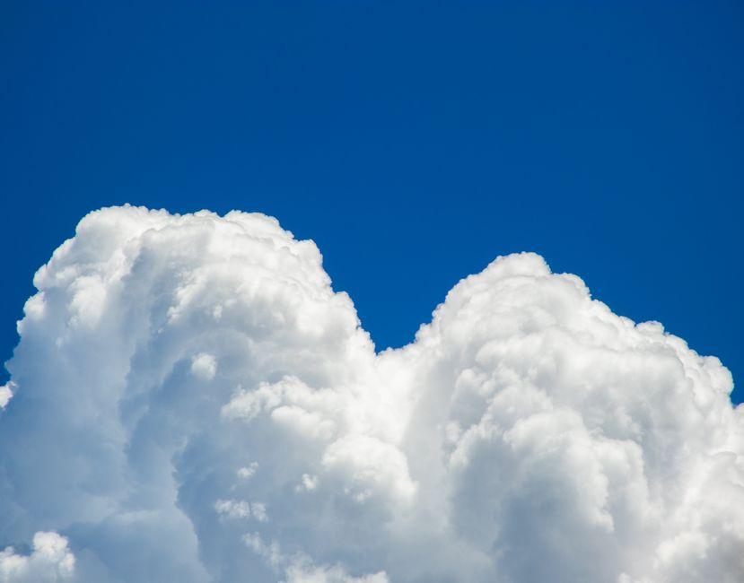 XRP price faces pressure as ETF inflows slow, while UE Crypto cloud mining emerges with daily earnings potential exceeding $7,000