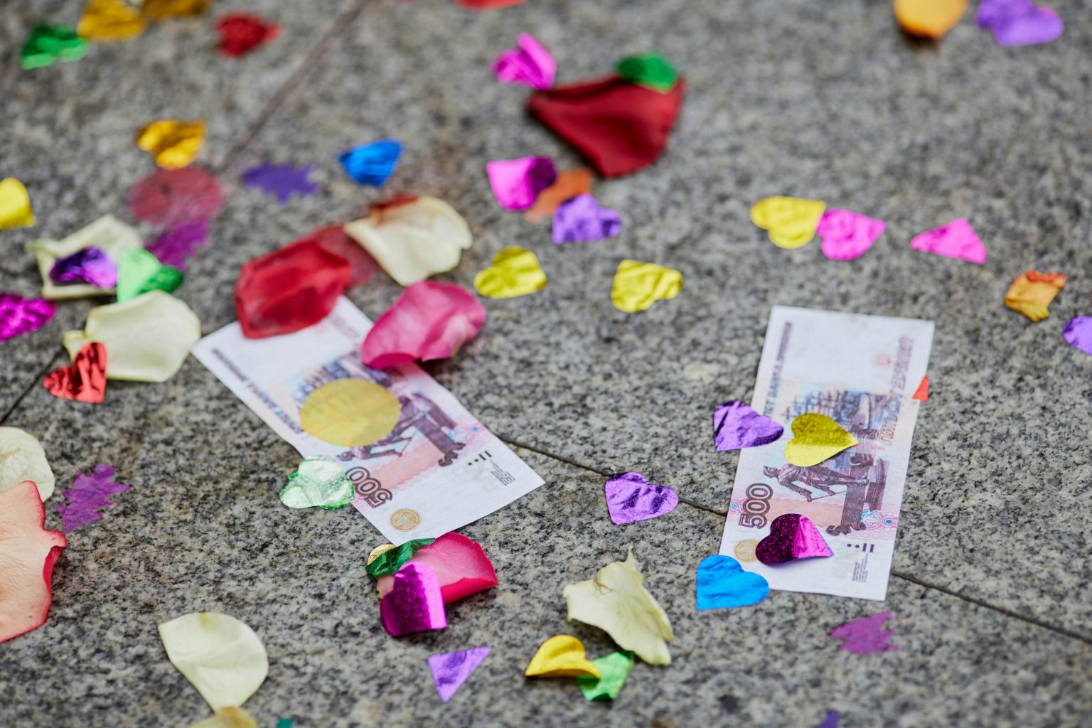 Russia legalized crypto trading and launched the digital ruble on the same day, and the contradictions are already showing