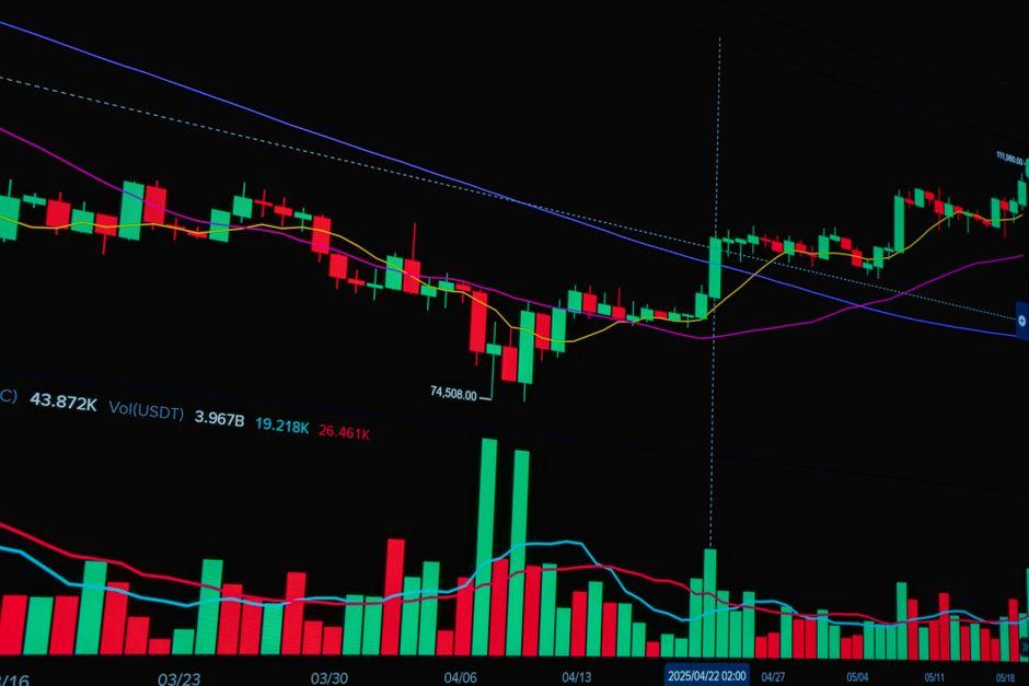 Bitcoin price risks $78,000 as bearish MACD crossover forms